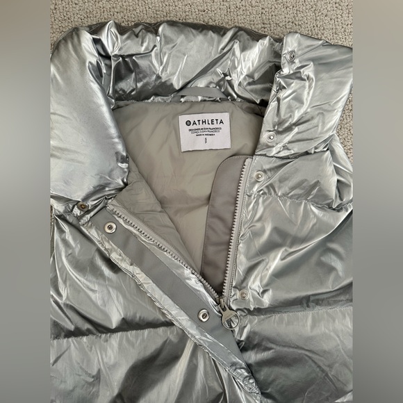 EUC Athleta Silver Puffer Vest - Picture 6 of 7